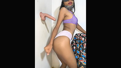 Stripchat-Public.Show-f-Little__Zara-2024.12.21.182345