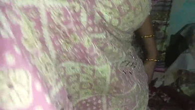 Bhabhi ki chut mein pani jhad diya aur