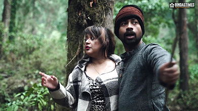 Jungle me rasta bhataki Bade Dudhwali Aurat Local Guide ke Sath Nachte huye Khub Choda Rasta Dikhane ke Bahane