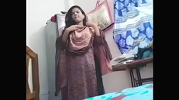 Desi cute girl show her body on cam