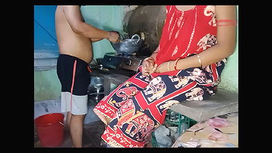 Bengali kitchen pe khana bana raha tha davor or vabi ko lagha  sex