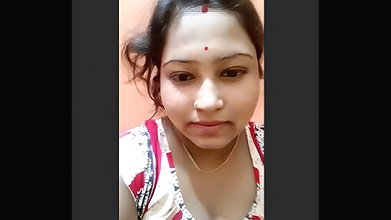 Sexy Bhabhi Showing Her Boobs and Pussy