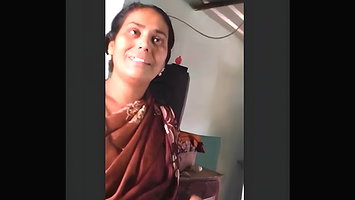 Desi village aunty show her boobs