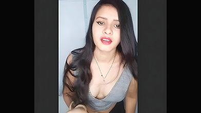 Mahi Singh Deep Cleavage Live