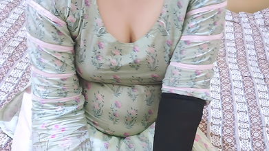 Aunty Ko Paisa Dekar Haath Mein Lund Pakraya – Hindi Audio