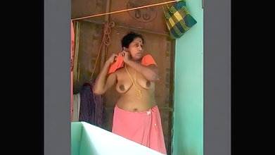 Mallu Aunty Chnaging Cloths