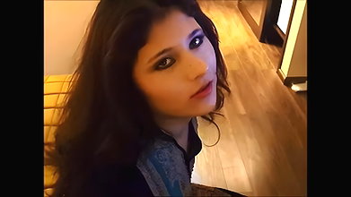anusha khan pakistani girl in avari tower lahore mms