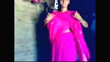 bhabhi boobs show from blouse