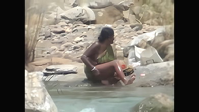 bihar amateur tawashing at river 1