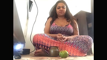 desi aunty masturbate after pooja