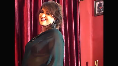 Naughty Aunty Saree Fashion