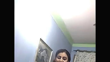 indian desi gf showing juicy boobs