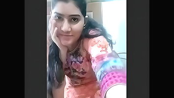 Beautiful paki bhabhi showing