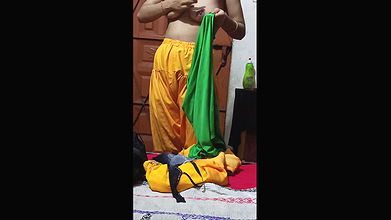 Bengali Beauty’s Virgin Ass Gets for the First Time