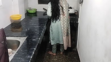 Sister in law ko kichen me piche se pakad ke pel diya