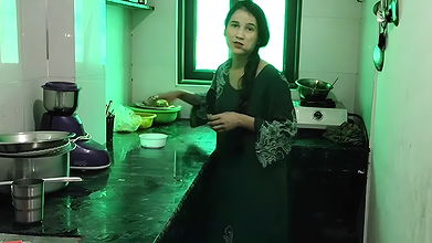 Naukrani ko paise dekar jabar dasti pela ke