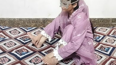 Naukrani ko kichen me jabar dasti chod kar bur se paani nikala