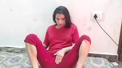 Aunty ko saman dene ke bahane pel diya