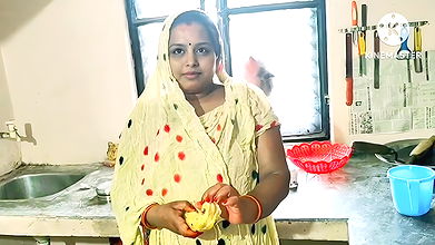 Desi Bhabhi Fuking Hard-core kichen with Banana