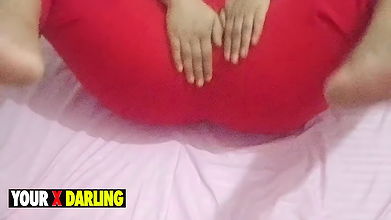Bhabhi in Red fingering and squirting