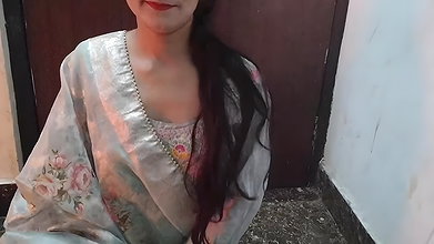 Step sister ko bathroom me pakad ke pel diya