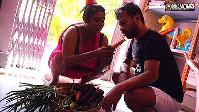 Desi Bade Bade Kadu Jaisi Dudh Sabjiwali Bhabhiji Ko dekh Ghar ka Malik Khud Ko Chodne se Rok Nahi Saka ( Hindi Audio )