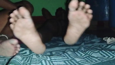 Aunty Ji Ko Raat Me Jamin Me Patak Ke Maje Se PeLa