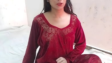 Bhabhi ko gandi video dikha kar step sister ke samne pel