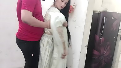 Desi aunty ko nanga kar ke ghar pe hi pel diya