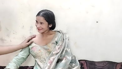 Desi girl ko hotel me paise ki lalach le jakar pel diya