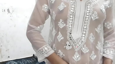 Desi step sister ko nanga chod kar bur faad diya