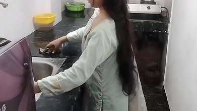 Little step sister ko bathroom me pakad ke jabar dasti pela