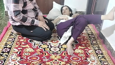 Little step sister soyi thi tabhi jakar land uske muh me daal diya
