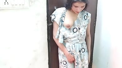 Mother in law ko paise dekar jabar dasti pela