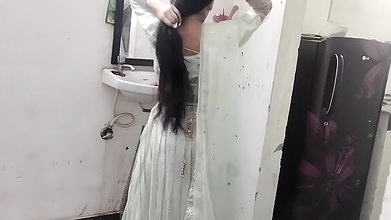Muslim girl ko paise dekar jabar dasti pakad ke pel diya