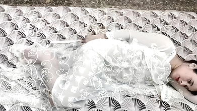 Soyi hui little step sister ka bra khol kar jabar dast sex kiya