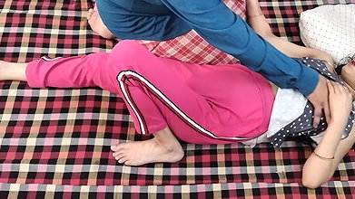 Step sister ko nanga kar ke jabar dasti pakad ke pel diya