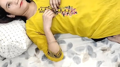 Step sister soyi thi tabhi jakar mai chod diya