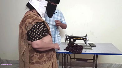 Telugu Neighbour Aunty’s Wents Tailor Guy For Blouse Measorments After Fucking With Them Hardly