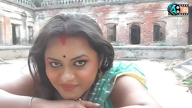 Saree Sundori  Saree Lover  Saree Fashion  Saree Shoot  Indian Beauty POULAMI  Bold Saree Style