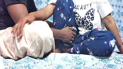 Indian bahabi and Dewar sex doggy style xnxx in the room 28655