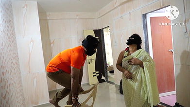 A big ass bhabhi offered to get fucked by the mechanic