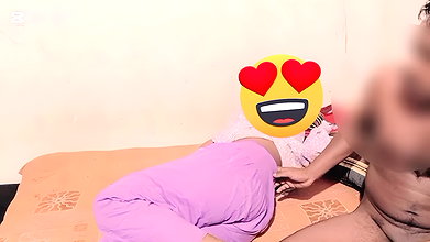 I went to my fat girlfriend’s house. Go to the house and see that he is lying down