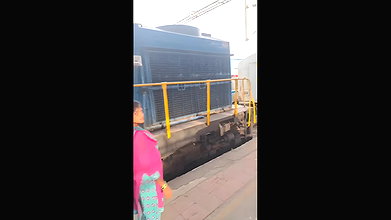 😱INDIAN TRAIN VALI BHABHI girl have sex with step brother Xxx , Desi Village Doggy style rough hardcore College girl tight