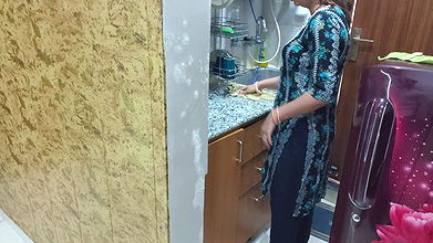 Bade Doodh Wali Paros Ki Bhabhi Ko Chini Mangne Ke Excuse Chod Diya (Hindi Audio)