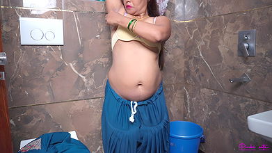 Behind the scenes- Indu Chachi shave her pussy and under arms hairs in bathroom