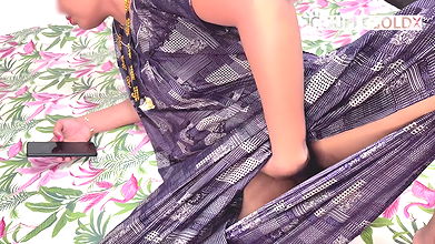 When Komal felt like, she called the neighbor Londe