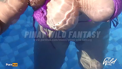 Boso Kay Busty Pinay Wife Pinakita Ang Kanyang Malaking Suso Habang Nasa Pool
