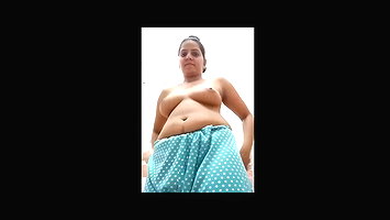 sexy desi bhabhi showing herself naked