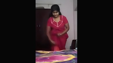 Mallu Chechi Nude show to Lover on Video Call
